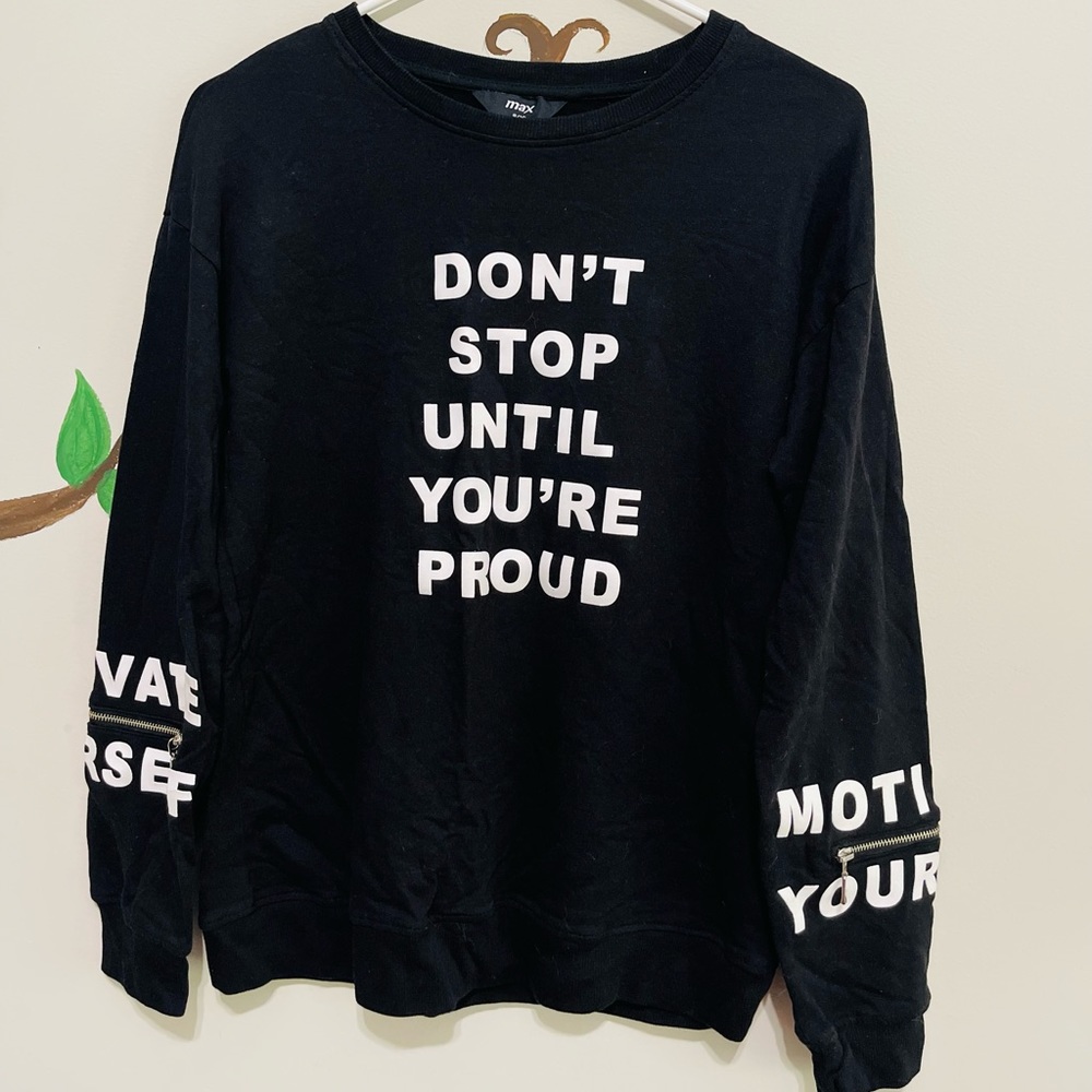 Full hands captioned T-shirt.